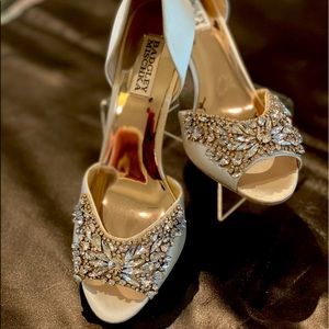 Badgley Mischka Candance ivory satin pumps